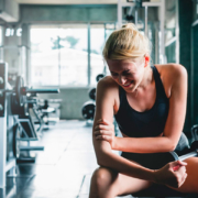 Como diferenciar a "dor normal" pós-treino de uma lesão?